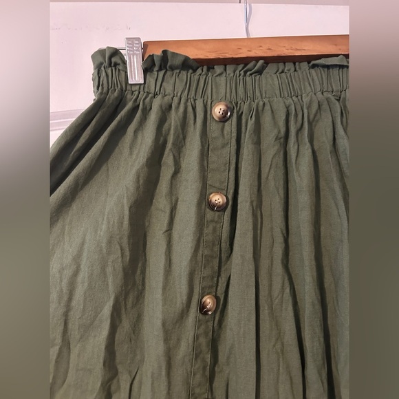 SHEIN Forest Green Skirt with Buttons Teen 14Y (though fits like a women’s M) - Picture 2 of 3
